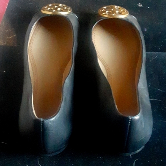 Tory Burch Black Patent Cap Shoes - Picture 13 of 13